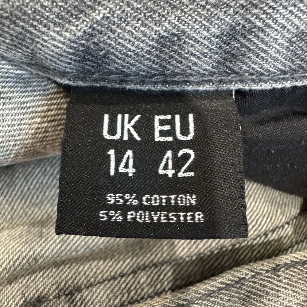 PrettyLittleThing Women's Gray Distressed Wide Leg Jeans #252 - Picture 4 of 4